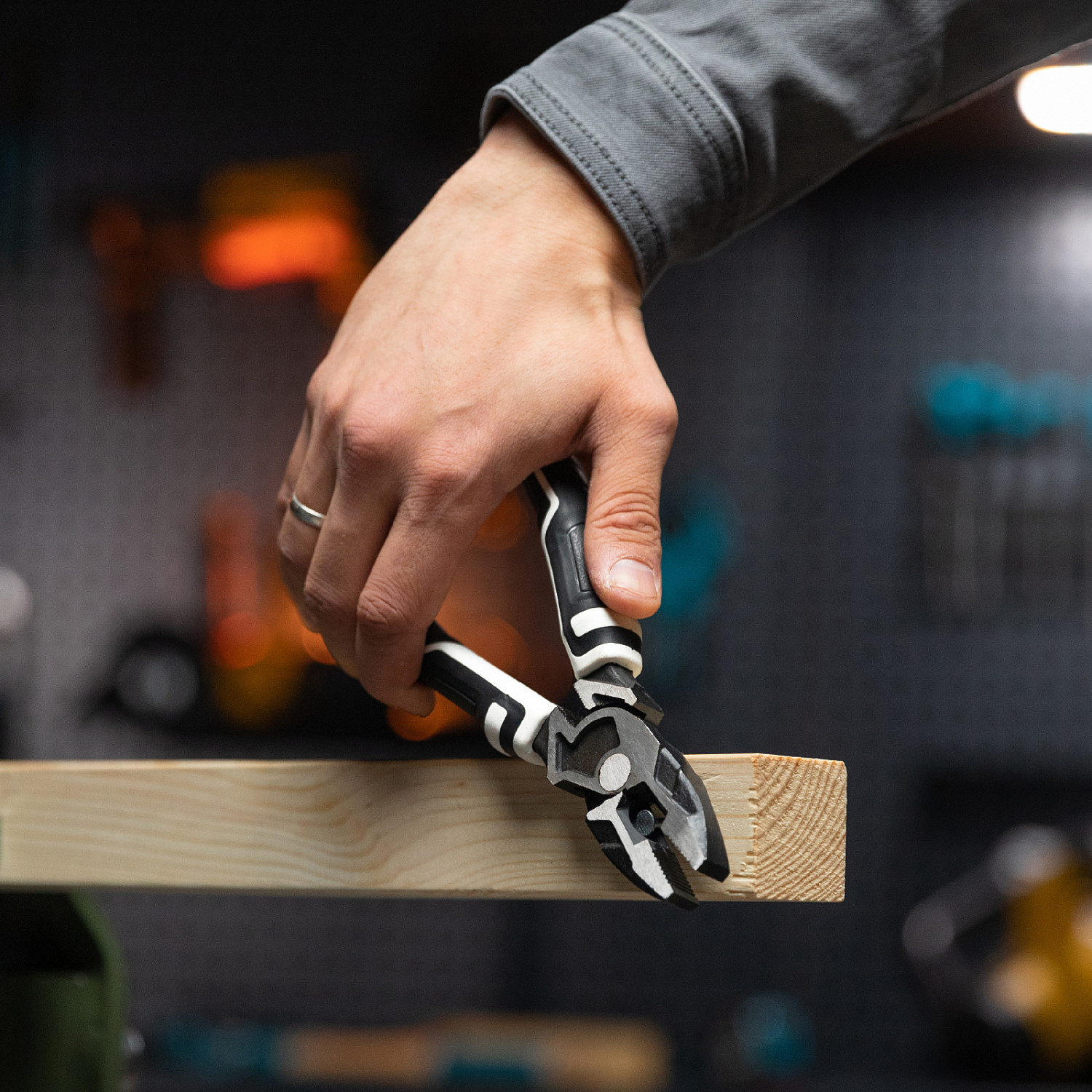 c1064d0c7c2dc4799b95b996f3d9c7a8a15950b2_17061_r001