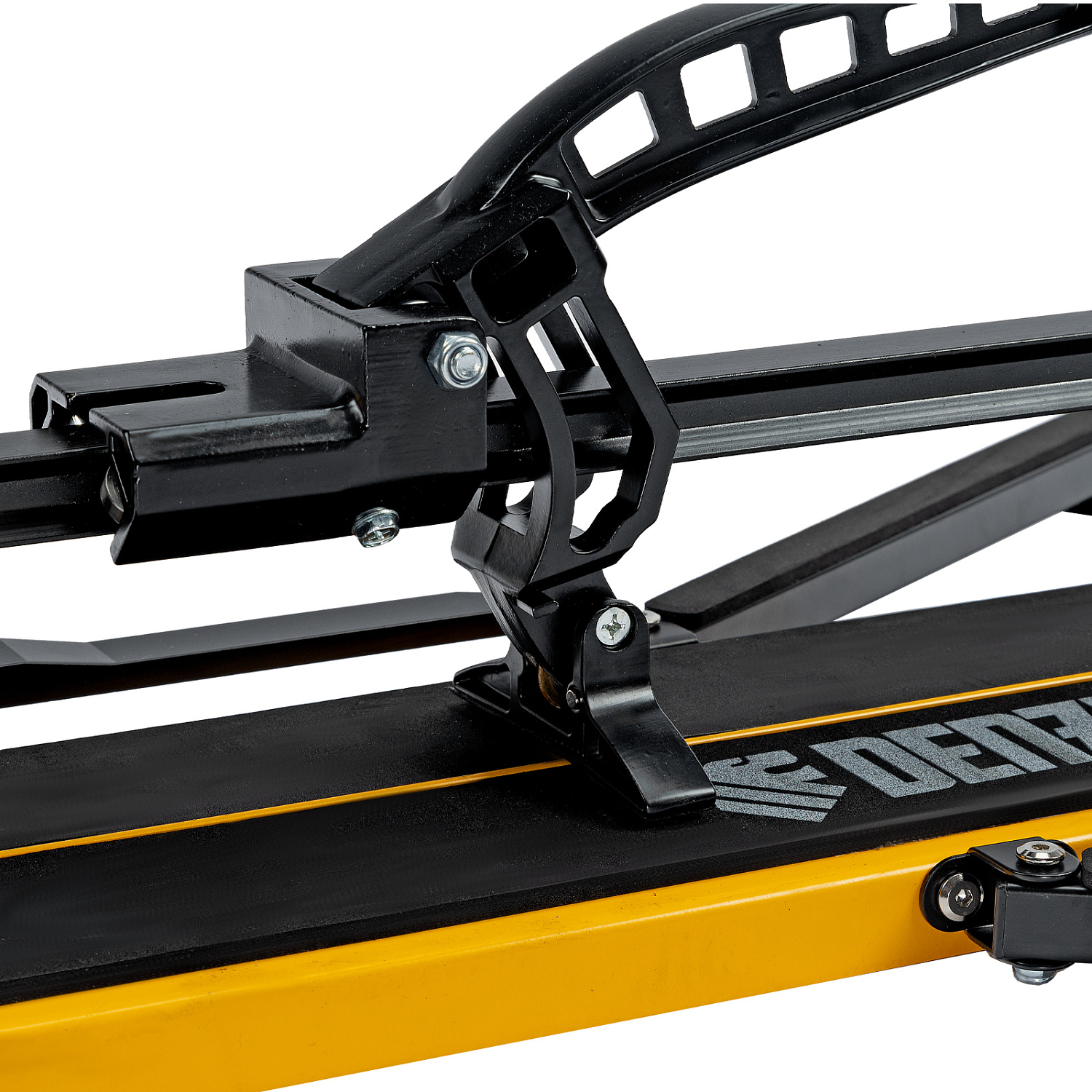 c77a7a89ef37821f295bb57446e3f23168e56088_877014_006