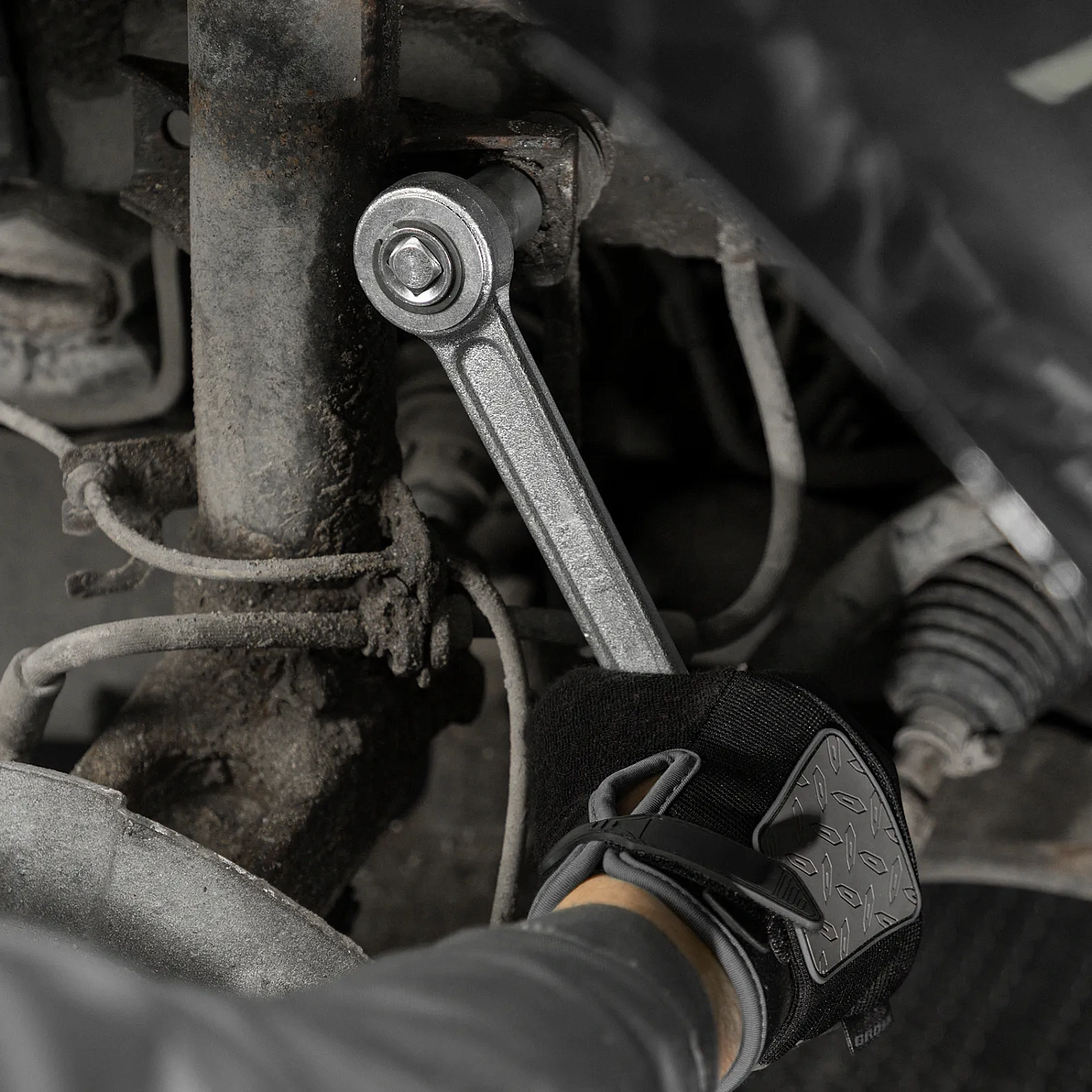 Набор слесарно-шоферского инструмента "Универсал-2", пластиковый бокс (НИЗ) Россия Набор слесарно-шоферского инструмента "Универсал-2", пластиковый бокс (НИЗ) Россия