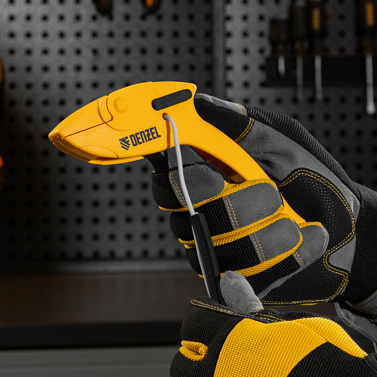 e8326008150c9f32b80eda7ba4bc4ecc7751dd39_17741_r01