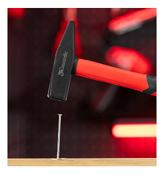 Молоток слесарный, 600 г, фибергласовая обрезиненная рукоятка Matrix