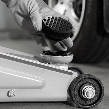 Резиновая опора для подкатного домкрата универсальная, D 72 мм, D 50, H 35 мм Matrix