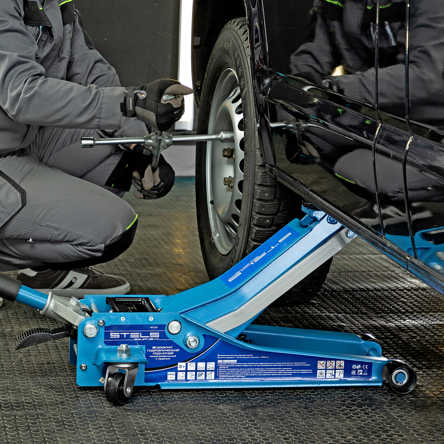 Домкрат гидравлический подкатной 3 т, быстрый подъем, Low profile quick lift, 75-505 мм, профессиональный STELS Домкрат гидравлический подкатной 3 т, быстрый подъем, Low profile quick lift, 75-505 мм, профессиональный STELS