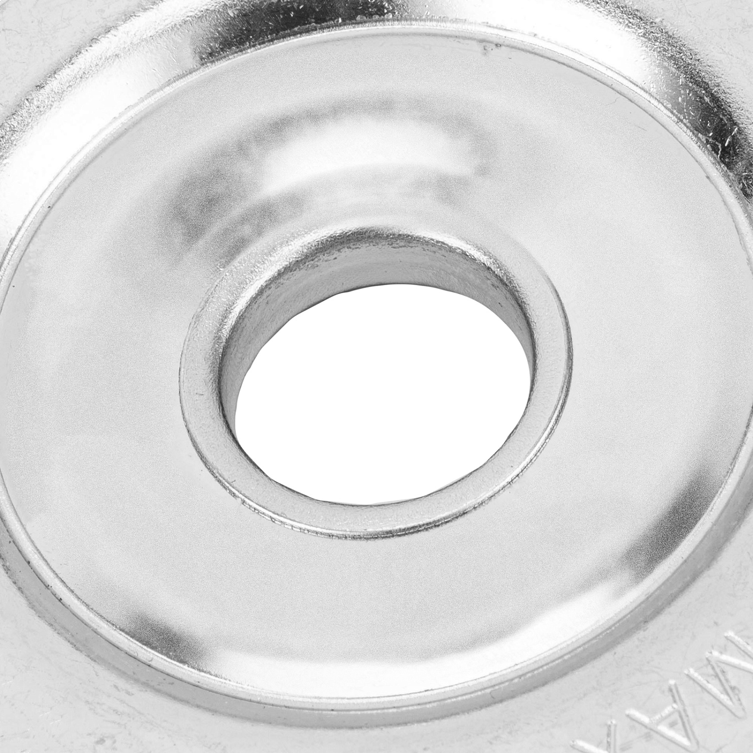 e20a730842bbdf2bbfc52d45cd7dc3d932cf564c_746687_002