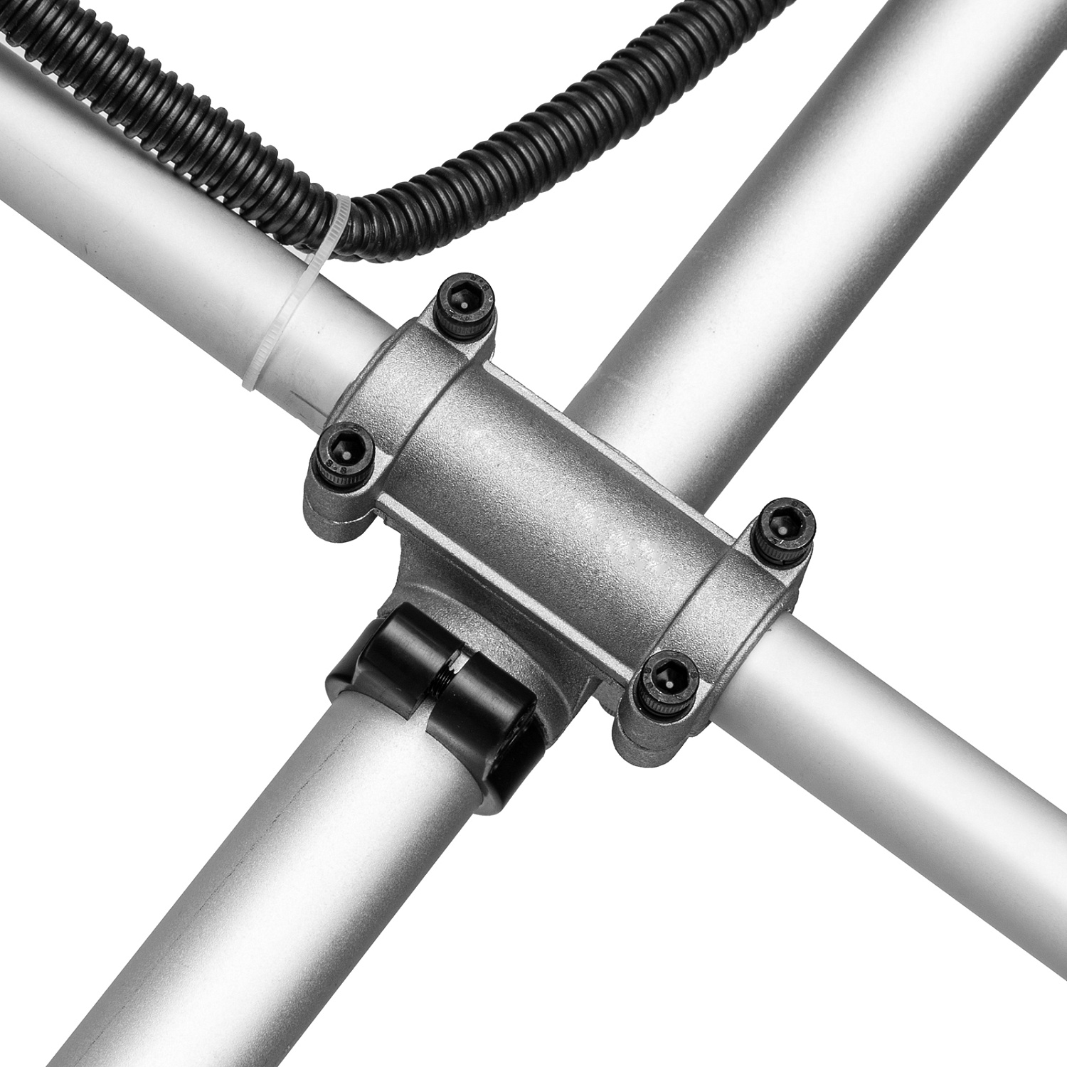 00d0cde2c380bd5864070f10ebc2d082d20ab622_962225_004