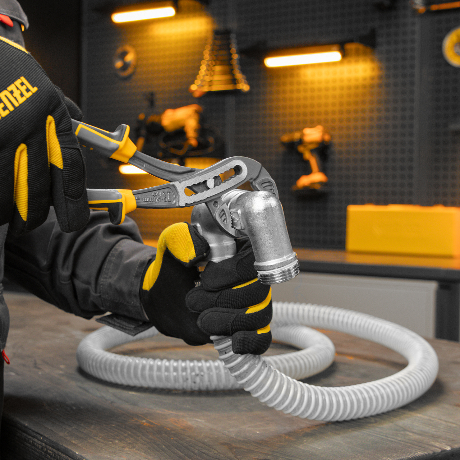 0060e9b5fe1560d6bf6d526bd901f55745d317c4_17900_r01