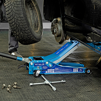 Домкрат гидравлический подкатной 3 т, быстрый подъем, Low profile quick lift, 75-505 мм, профессиональный STELS Домкрат гидравлический подкатной 3 т, быстрый подъем, Low profile quick lift, 75-505 мм, профессиональный STELS