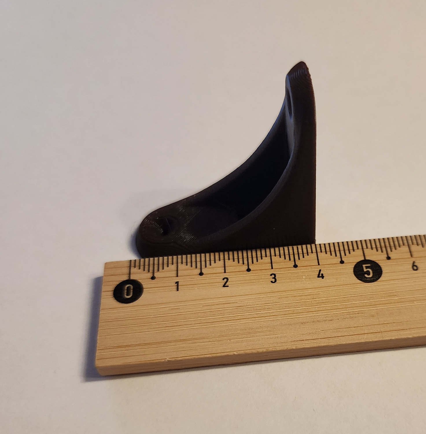 Уголок мебельный пластиковый 40х40х20 мм, цвет "Шоколад", Россия// НиКА