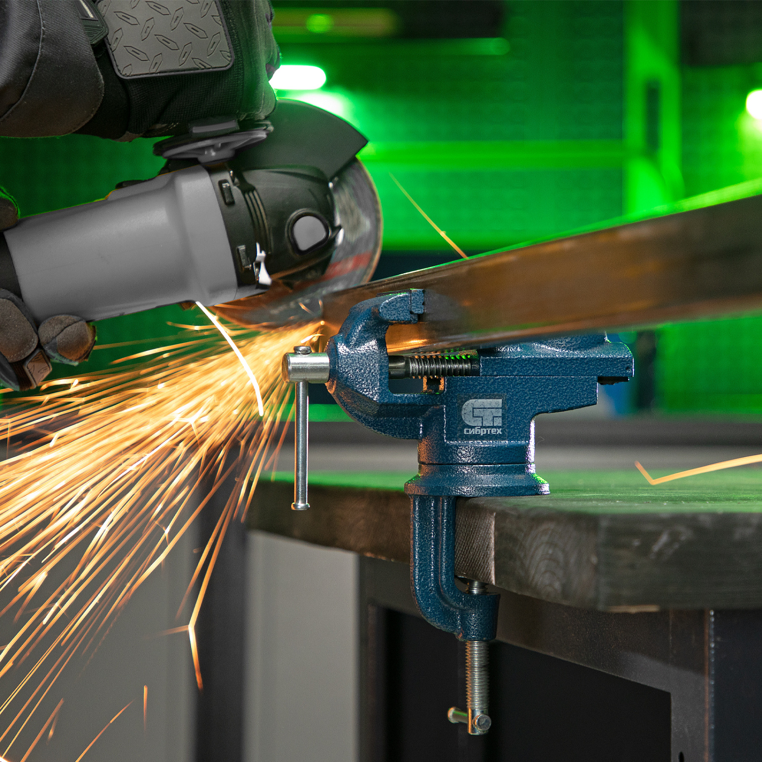 c27e1882a59f2c3418dfba0f8ad22e52ccde0400_18672_3