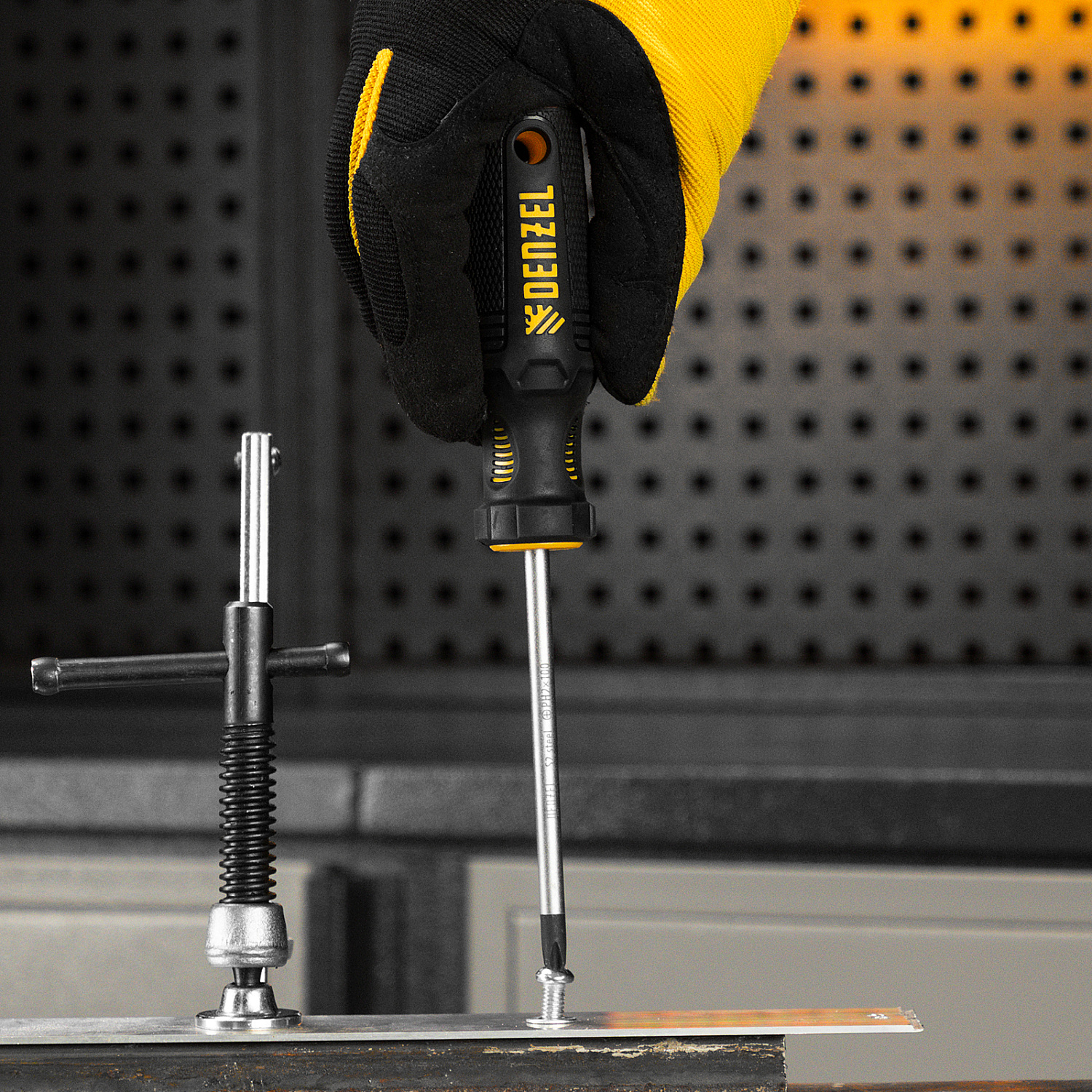 e11b0d694715c8df847d6ace81a7500898022c41_121787_004