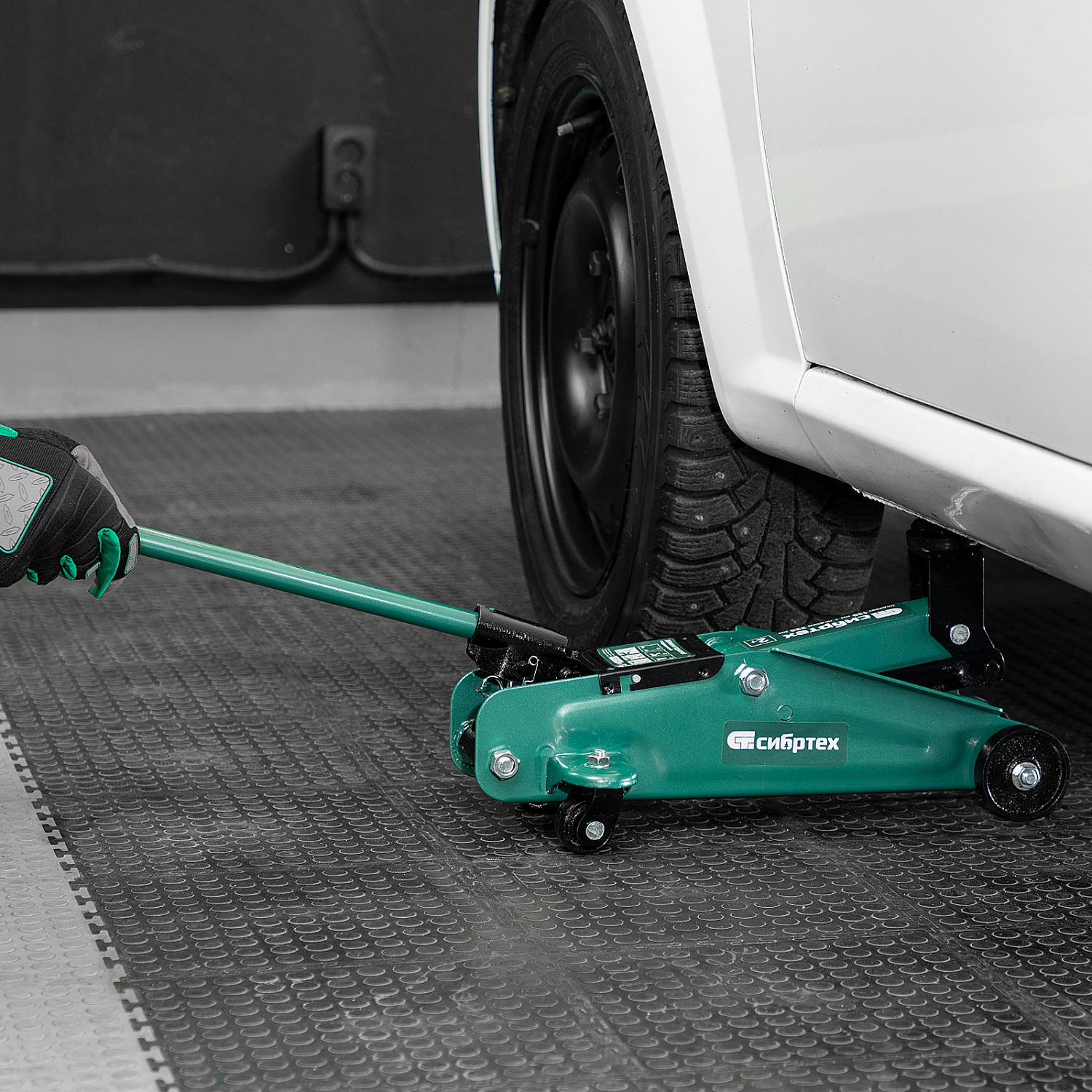 Домкрат гидравлический подкатной, 2 т, 135-320 мм Сибртех Домкрат гидравлический подкатной, 2 т, 135-320 мм Сибртех