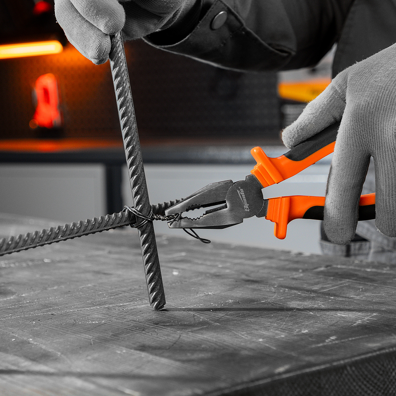 Плоскогубцы комбинированные Comfort, 200 мм, шлифованные, двухкомпонентные рукоятки Sparta Плоскогубцы комбинированные Comfort, 200 мм, шлифованные, двухкомпонентные рукоятки Sparta